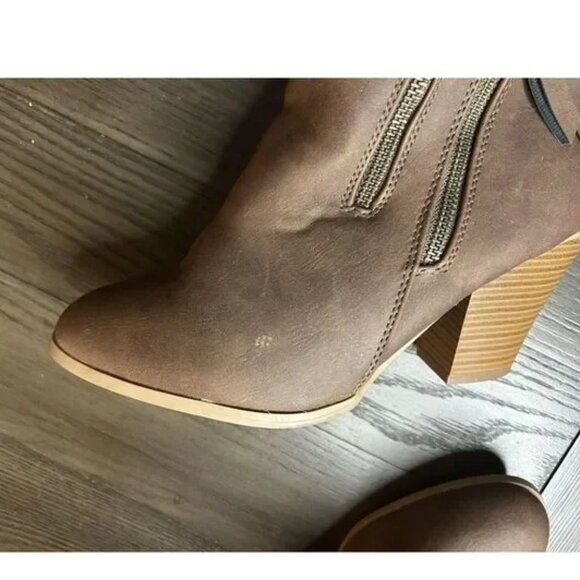 Journee Brown Ankle Boots Womens Size 12 D Faux Leather Block Chunky Heel - Picture 3 of 3